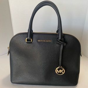 MICHAEL KORS -Cindy- LG Dome Satchel Black
